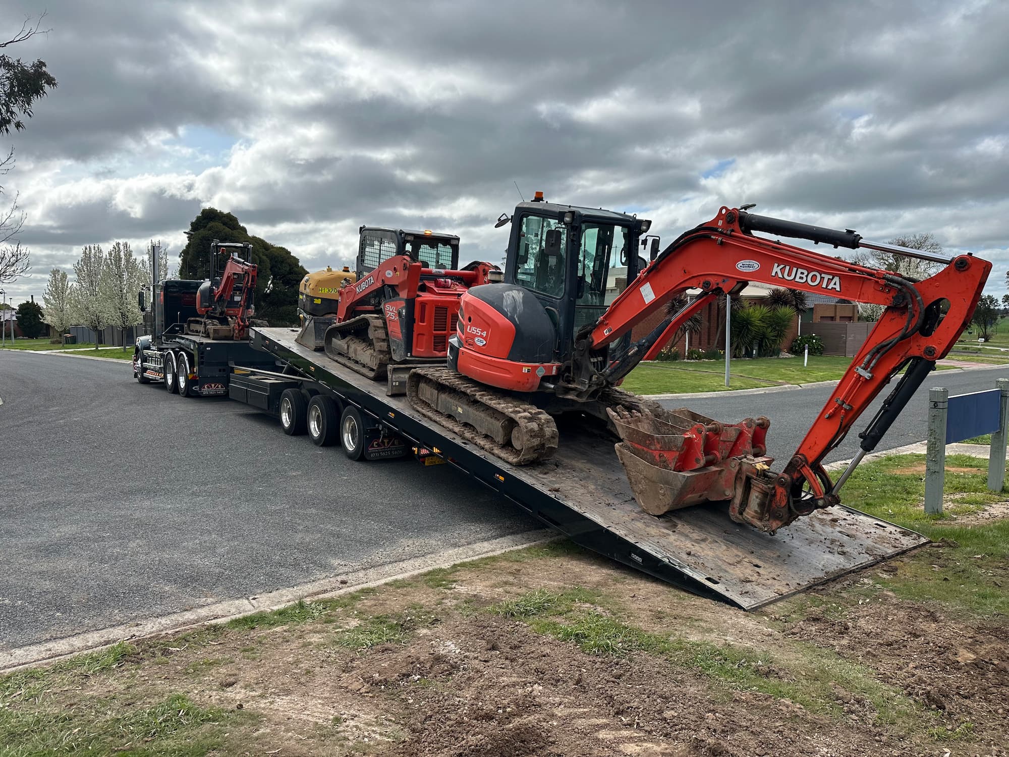 ALL TOW tilt tray truck unloading excavator Melbourne